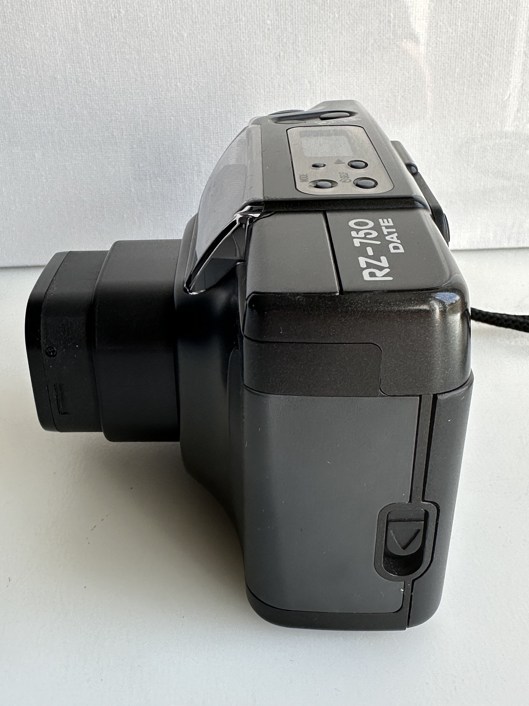 Appareil Photo Argentique Ricoh RZ-750 Compact 35 Mm – Testé – Années 80