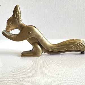 Vintage mässingsfigur av ekorre, nötknäppare, cirka 1960