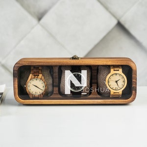 Rounded watch box with glass lid engraving for 3 watches