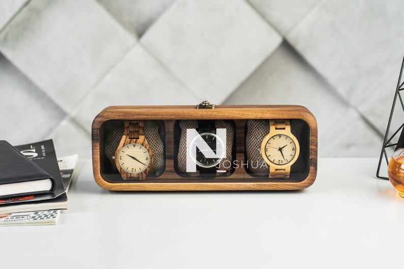 Rounded watch box with glass lid engraving for 3 watches