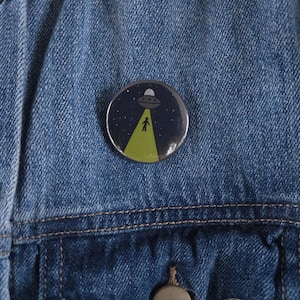 UFO Alien Abduction Pin-Back Button