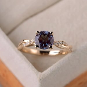 Stunning Color Changing Infinity Alexandrite Promise Ring for June Birthdays Twist Band, June Birthstone, Round Cut