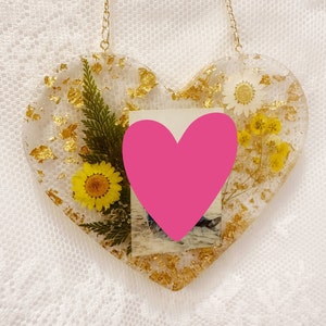 Foto personalizada em forma de coração flor resina pendurada na parede com flocos de ouro