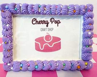 Neptaart paarse cake fotolijst - glazuur en hagelslag houten fotohouder Decoden