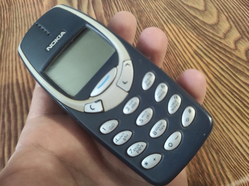 Vintage MOBILE PHONE NOKIA 3310 Original Exclusive image 8