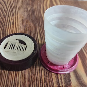 Gobelet Pliable Vintage URSS - Plastique Jaune 100ml - Objet De Collection Rare Des Années 80