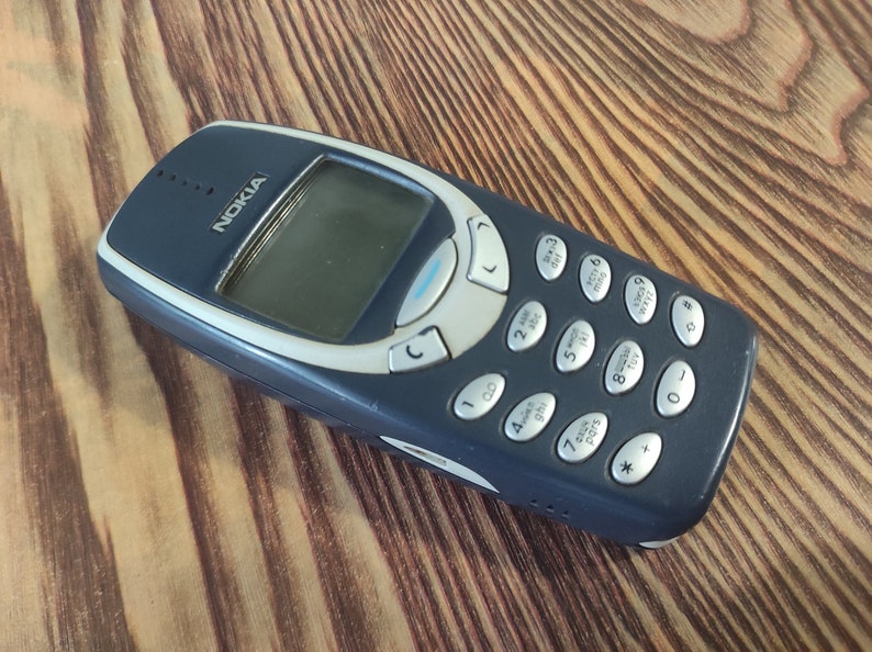 Vintage MOBILE PHONE NOKIA 3310 Original Exclusive image 2