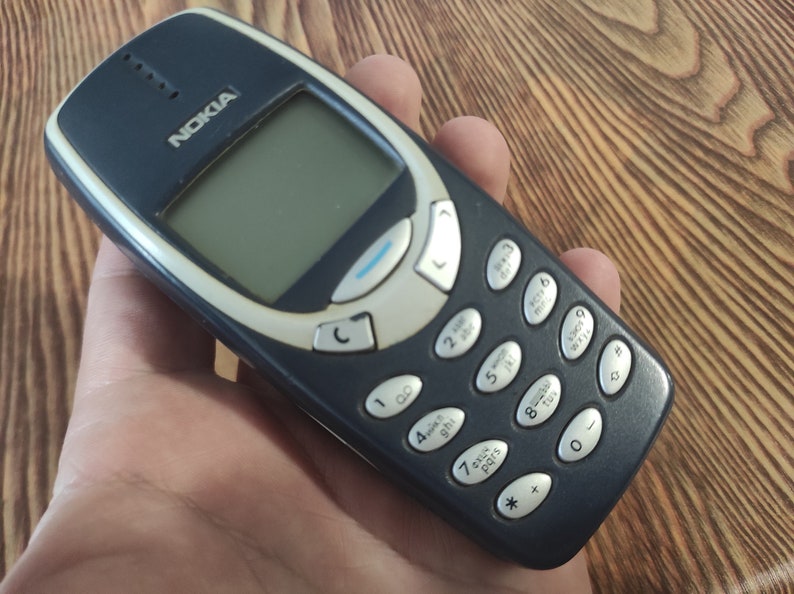 Vintage MOBILE PHONE NOKIA 3310 Original Exclusive image 4