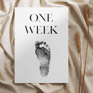Cartes d'étape mensuelles imprimables pour bébé | Accessoire photo neutre pour bébé | Souvenir nouveau-né | Cartes mémoire | Empreinte de main et empreinte de pas de bébé