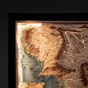 Carte 3D de la Terre du Milieu avec éclairage - Cadeau personnalisable pour femme - Carte du Seigneur des anneaux avec lampe en bois