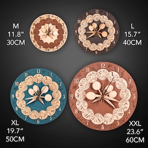 Puede incluir: Cuatro relojes redondos de madera de diferentes tama&ntilde;os, de 30 cm a 60 cm. Cada reloj presenta un dise&ntilde;o &uacute;nico con un tema dental, que incluye motivos estilizados de dientes e instrumentos dentales, y las palabras "DENTIST SCHOOL".