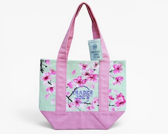 Malowana ręcznie mini torba Trader Joe’s | Płócienna torba z motywem kwiatów wiśni | Ekologiczna torba wielokrotnego użytku | Wiosenny prezent
