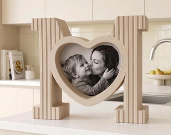 Marco de fotos con la letra M impreso en 3D, con recorte en forma de corazón, decoración minimalista para el hogar.