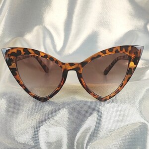 Cat eye retro sunglasses pin up