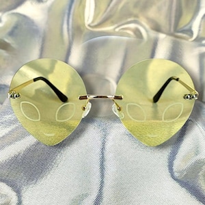 Festival Rave Party techno weird alien sunglasses