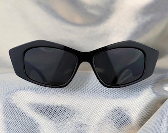 Cat eye retro vintage style black sunglasses