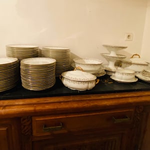 Service Limoges Bernardaud complet - 106 pièces ! Décor fleuri et doré