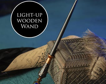 Varita de madera iluminada gris oscuro celestial: accesorio de cosplay