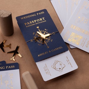 Navy Blue Gold Foil Passport Style Hochzeitseinladung, Bordkarte, Ziel Event Pass