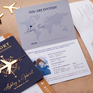 Navy & Gold Foil Passport Style Hochzeitseinladung Bordkarte, Zielhochzeitsthema