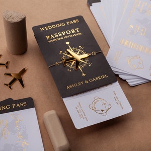 Black & Gold Foil Passport Style Hochzeitseinladung: Bordkarte, Zielthema