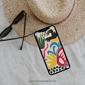 Puede incluir: Una funda de tel&eacute;fono abstracta colorida con un reloj digital que muestra las 11:52. La funda presenta una variedad de formas y colores, incluyendo amarillo, rojo, azul, verde y rosa. El fondo es beige claro.