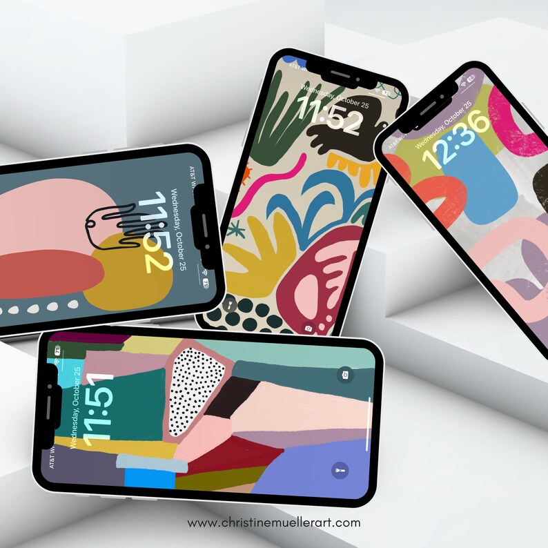Puede incluir: Cuatro pantallas de tel&eacute;fono diferentes con dise&ntilde;os de arte abstracto en tonos de rosa, amarillo, azul, verde y marr&oacute;n. Las pantallas muestran la hora y la fecha.