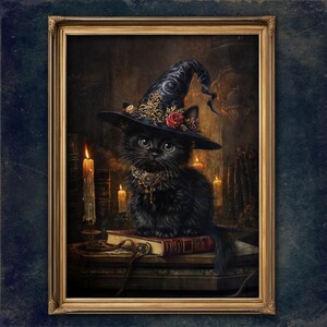Puede incluir: Un gatito negro con un sombrero de bruja con detalles dorados y una rosa roja, sentado en un libro con velas en el fondo.