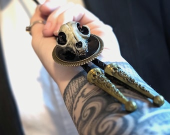 Bolo stropdas kat/kat met ingelijste schedel – Gothic western sieraden