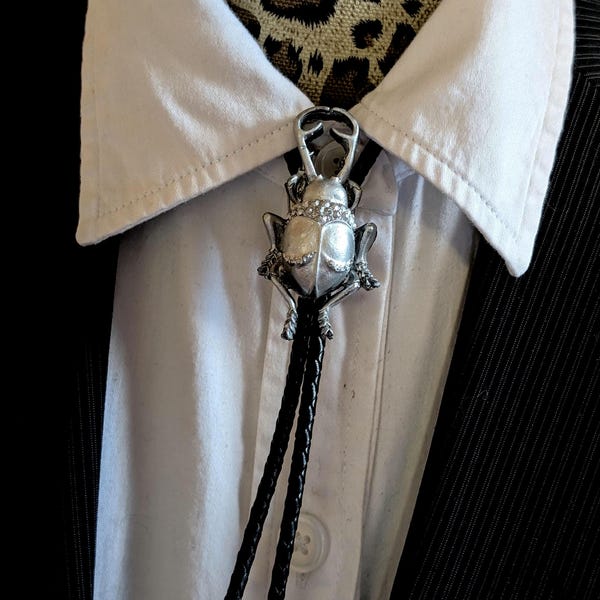 Collana Bolo Scarabeo d'Argento – Resina colata a mano – Collana gotica western