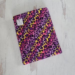 Padded Kindle Sleeve - Book and E-Reader/Tablet Sleeve - Protective Padded Cover - 80&#39;s Vibe Animal