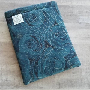 Padded Kindle Sleeve - Book and E-Reader/Tablet Sleeve - Protective Padded Cover - Midnight Roses