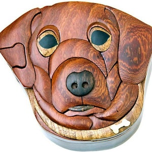 Caja de madera con forma de perro con diseño de intarsia totalmente natural, hecha a mano y con compartimento secreto