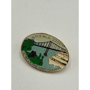 Vintage St Lawrence River U.S.W.A 3209 Home of the 1000 islands souvenir pin