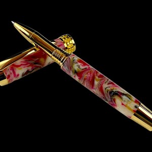 Elegante penna roller dorata "Spring Flowers": regali unici da custodire gelosamente
