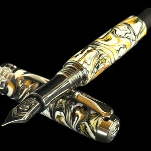 Pluma estilográfica Imperial Gold / Titanio negro / Hecha a mano por Highlander imagen 8