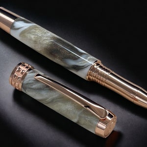 Penna a sfera personalizzata "Champagne Marble" in oro rosso: regalo di compleanno perfetto