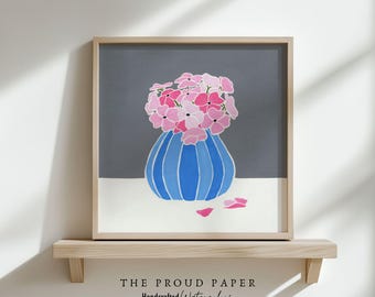 Arte de pared con flores en jarrón, estampado botánico rosa y azul, decoración minimalista moderna de bodegón.