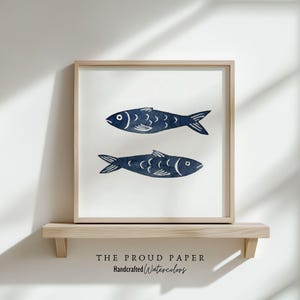 Lámina decorativa minimalista de sardinas para la pared de la cocina, estilo costero, cuadrada, azul marino.