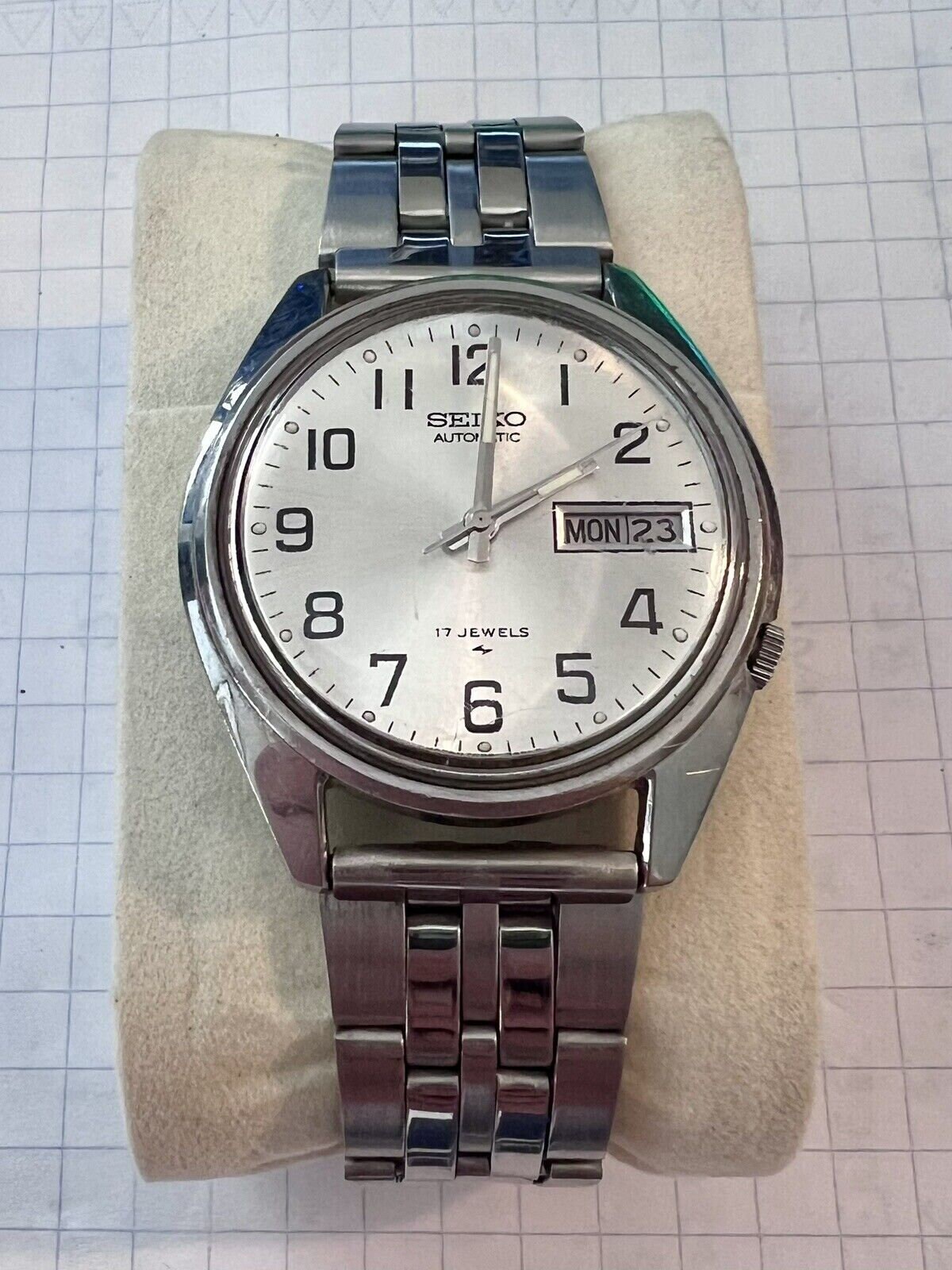 Vintage Seiko Automatic 17 Jewels 1978 Silver Tone Watch 7009-8129