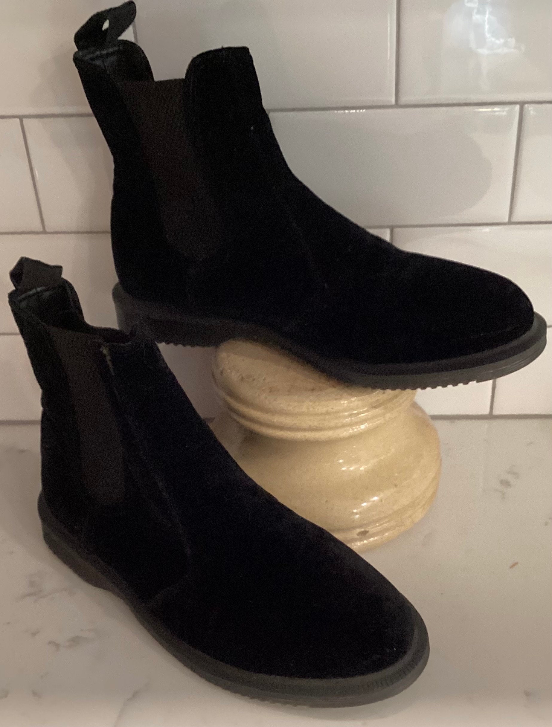 Dr martens shop velvet chelsea boots