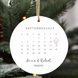 Custom Wedding Date Ornament - Newlywed Gift - Engagement Gift - Round Calendar - Anniversary
