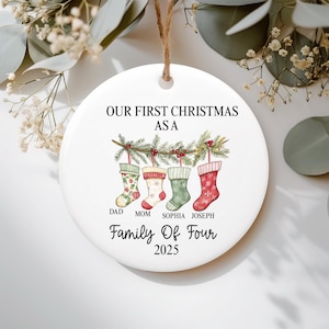 Vierköpfige Familie Weihnachtsschmuck, Kundenspezifische neue Familienverzierung, Babys erste Weihnachtsverzierung, personalisierte Familienverzierung,Dreiköpfige Familie