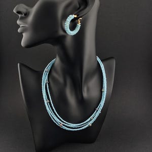 Collier long vintage en perles de rocaille turquoise, 205 cm, Bohême vers 1920, Java Beads, Bijoux de caractère, Collection Solea