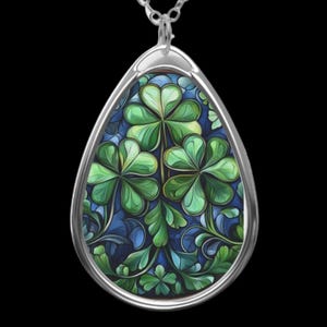 Clover Pendant Necklace: St Patricks Day Jewelry Gift