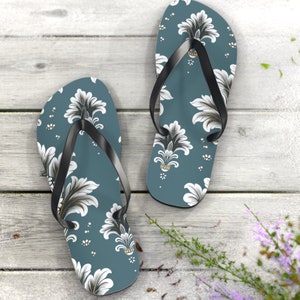 Floral Leaf Print Flip Flops: Women&#39;s Summer Beach Sandals