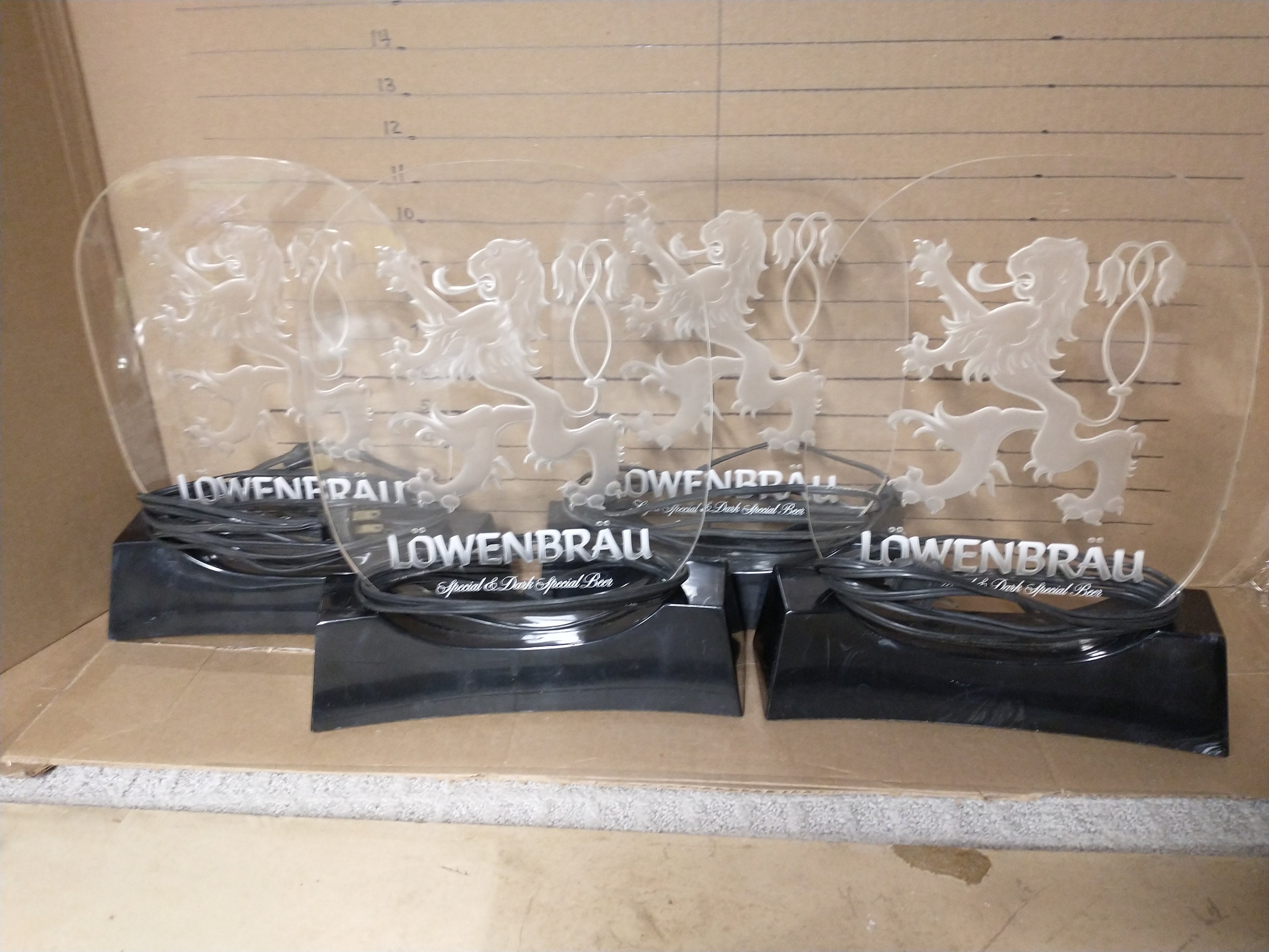 m*a様 LOWENBRAU　リーベンブロイ　電飾看板　USA　ヴィンテージ Lighted Beer Signs Lowenbrau - Etsy