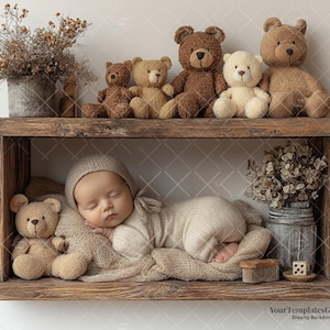 Puede incluir: Un bebé recién nacido durmiendo, vestido con un conjunto y gorro de punto, descansando sobre una manta suave. El bebé está en una estantería de madera con osos de peluche y elementos decorativos, creando una escena de guardería acogedora.