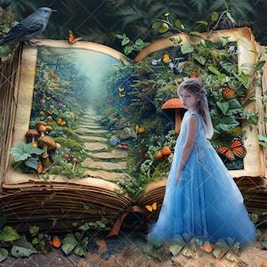 Può includere: Una bambina con un vestito azzurro chiaro si trova davanti a un libro aperto. Le pagine del libro rappresentano un sentiero magico nel bosco con gradini di pietra che conducono al bosco. Farfalle e funghi sono sparsi in tutta la scena.