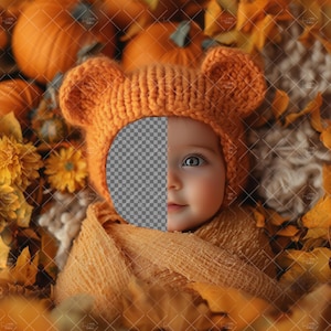 Pode incluir: Um fundo de fotografia digital com um bebé a usar um gorro de malha laranja com orelhas de urso, enrolado num tecido laranja a condizer, rodeado por folhas de outono, abóboras e flores amarelas, com um recorte transparente para o rosto.